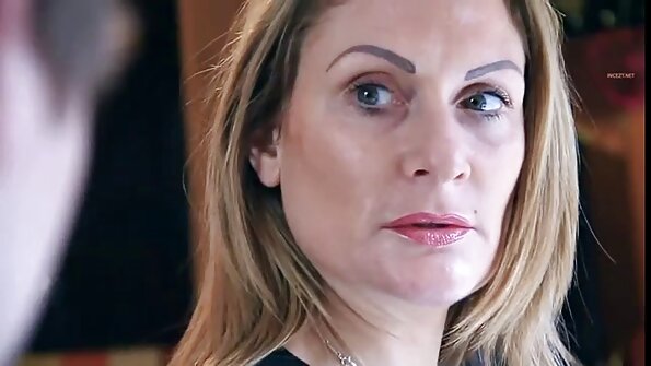 Tüdrukul on probleeme ja alistuv seks võõraga on üks neist