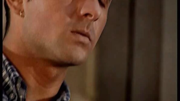 Ilus must strippar ja armsad daamid, kellele meeldib tema riista imeda