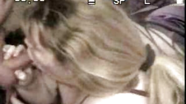 Pikajuukseline brünett kallis Allie Haze ratsutab suurepärasel lihakepiga